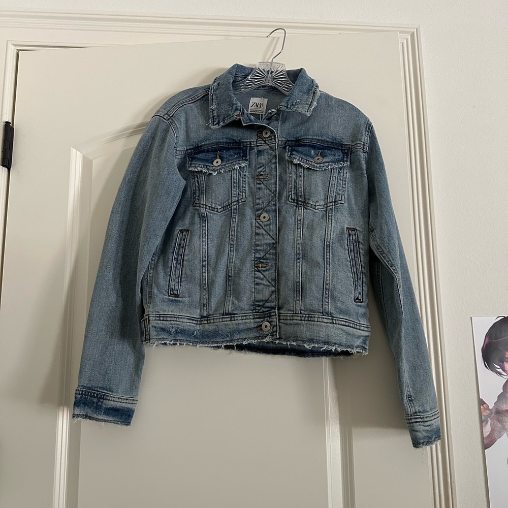 Zara Blue Denim Jacket with Frayed Hem NWT Size M